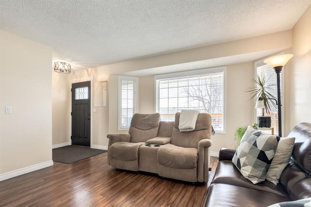 34 Arbour Crest Circle Nw, Calgary, AB - Indoor Photo Showing Living Room