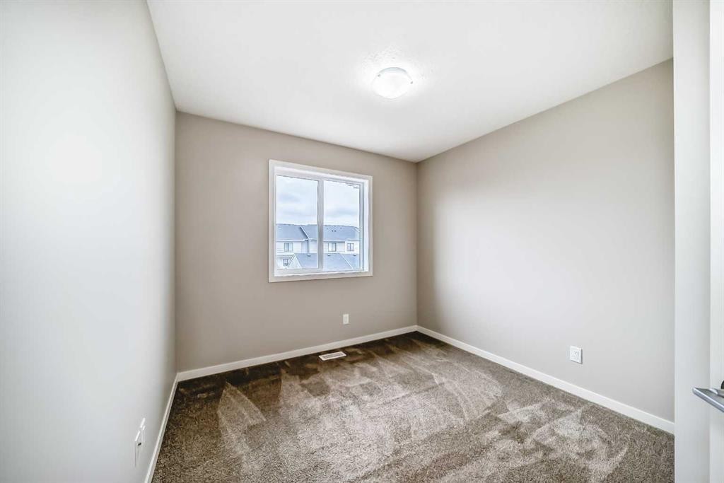 18 Willow Crescent, Okotoks, AB - Indoor Photo Showing Other Room