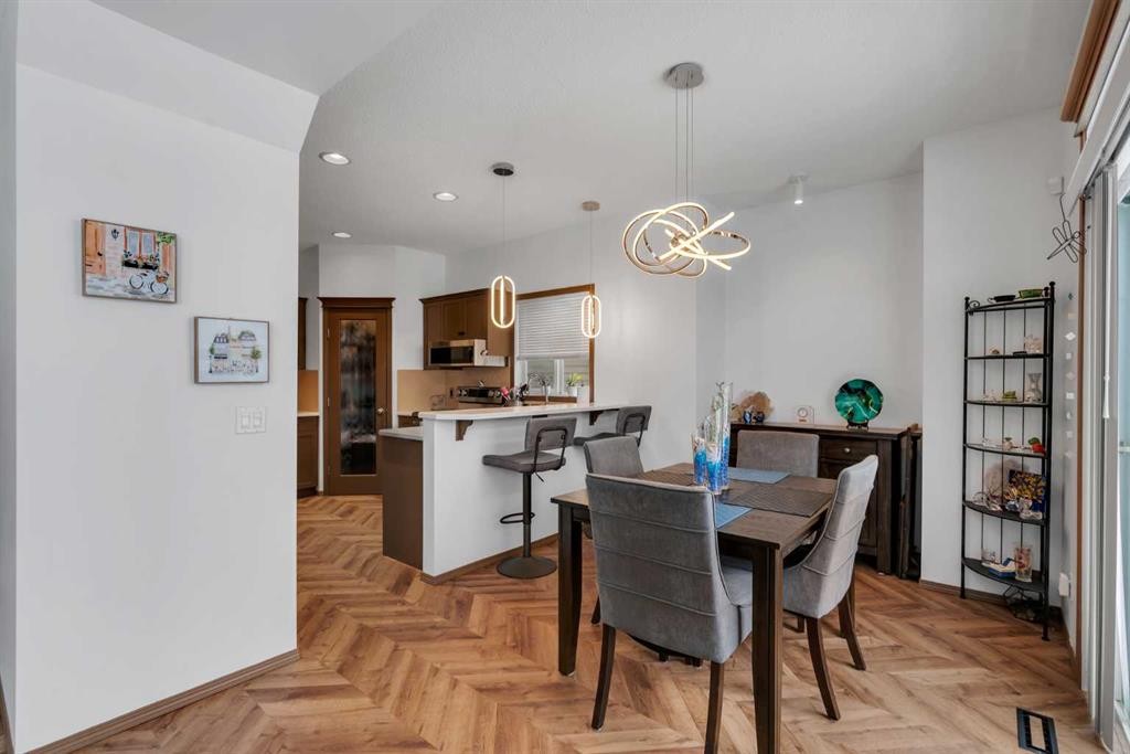 265 Bridlemeadows Common Sw, Calgary, AB - Indoor Photo Showing Dining Room