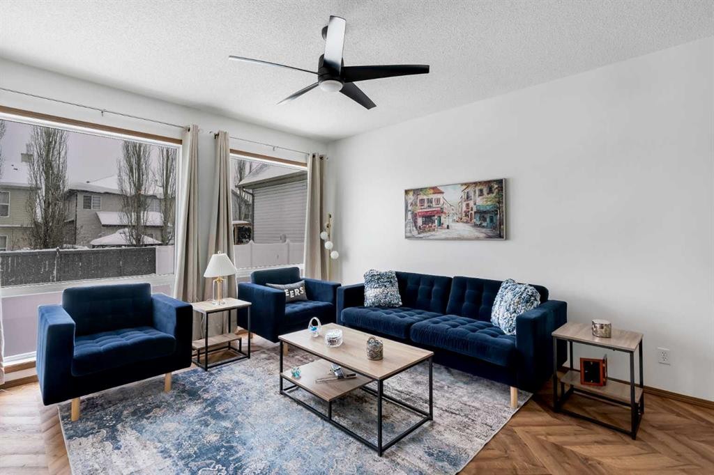 265 Bridlemeadows Common Sw, Calgary, AB - Indoor Photo Showing Living Room