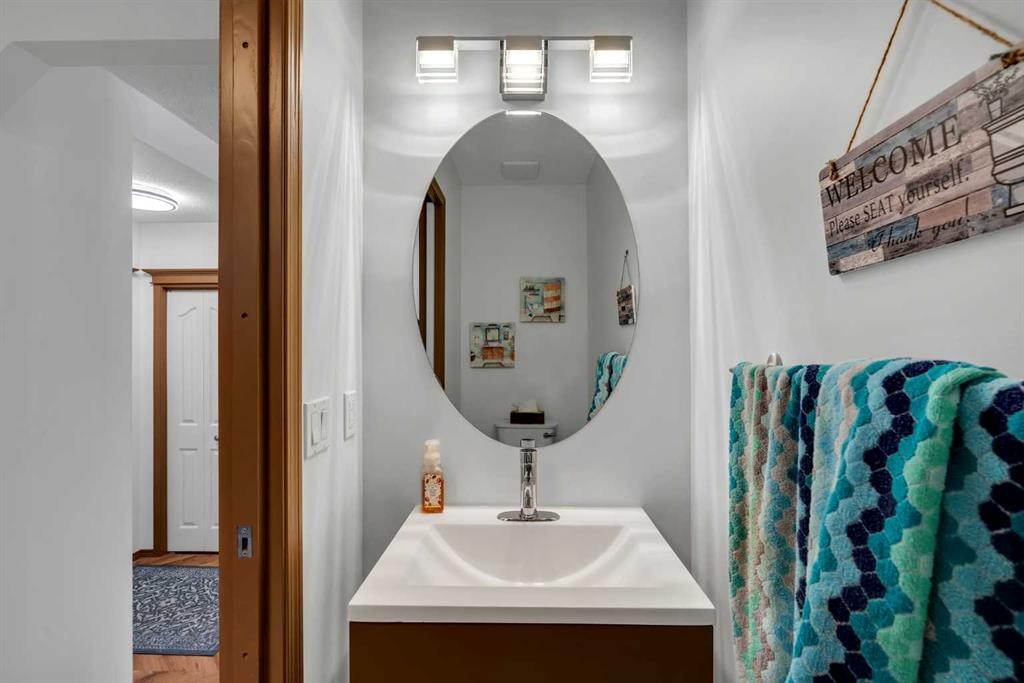265 Bridlemeadows Common Sw, Calgary, AB - Indoor Photo Showing Bathroom