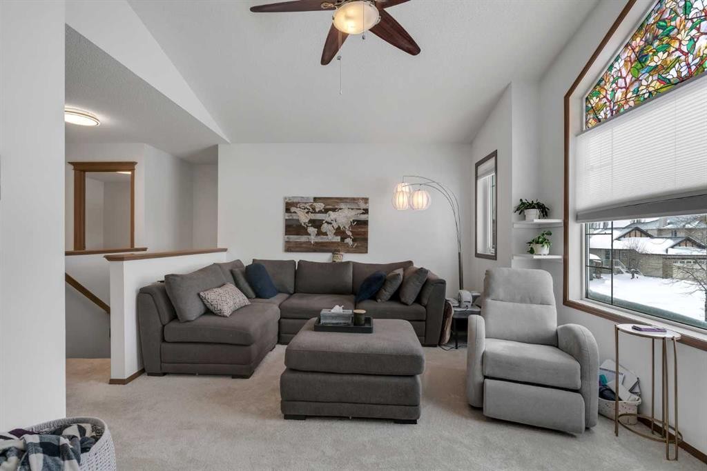265 Bridlemeadows Common Sw, Calgary, AB - Indoor Photo Showing Living Room
