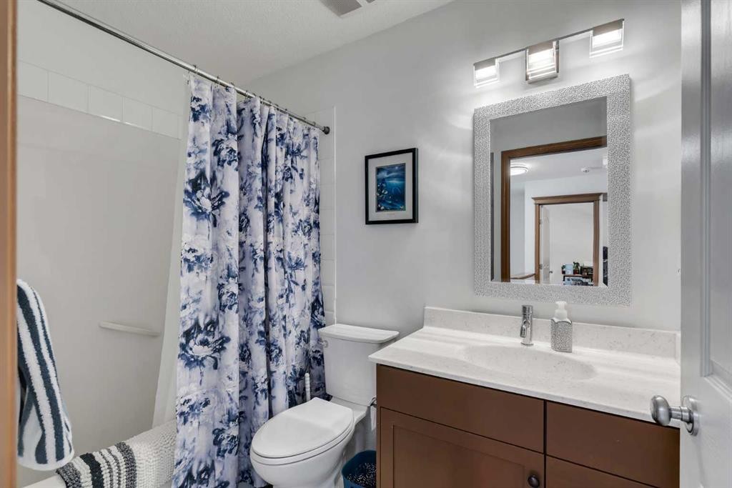 265 Bridlemeadows Common Sw, Calgary, AB - Indoor Photo Showing Bathroom