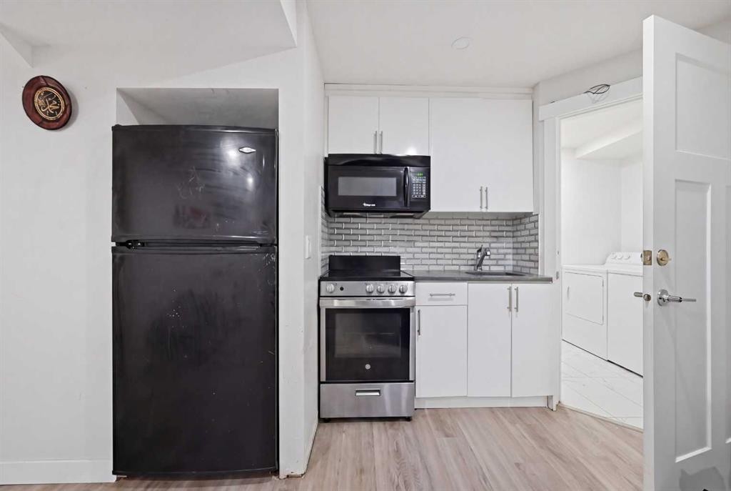 50 Saddleback Road Ne, Calgary, AB - Indoor Photo Showing Kitchen