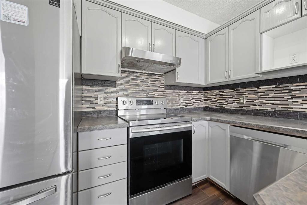 50 Saddleback Road Ne, Calgary, AB - Indoor Photo Showing Kitchen With Stainless Steel Kitchen