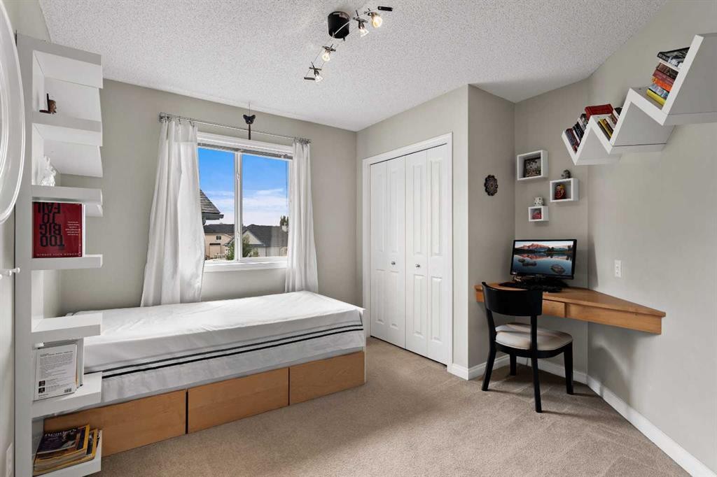 180 Cranfield Park Se, Calgary, AB - Indoor Photo Showing Bedroom