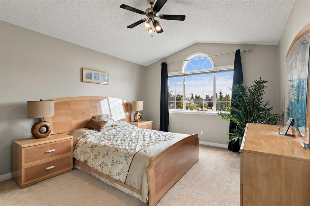 180 Cranfield Park Se, Calgary, AB - Indoor Photo Showing Bedroom