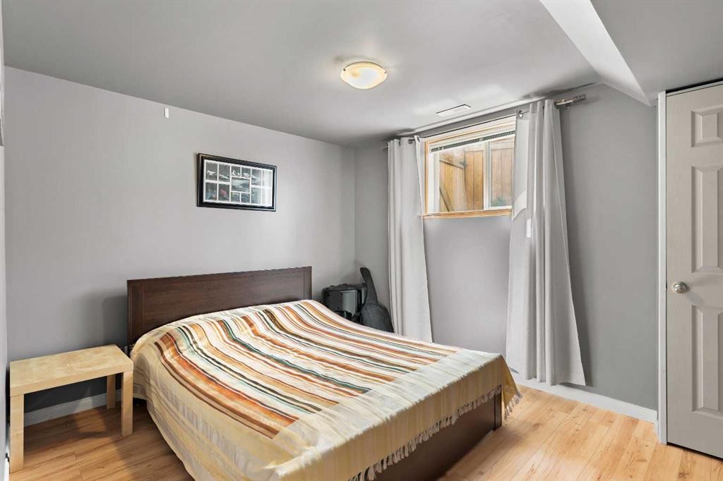 180 Cranfield Park Se, Calgary, AB - Indoor Photo Showing Bedroom