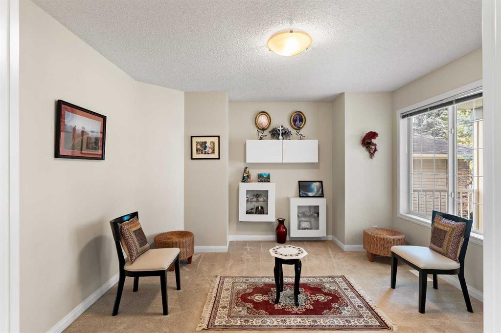180 Cranfield Park Se, Calgary, AB - Indoor Photo Showing Living Room