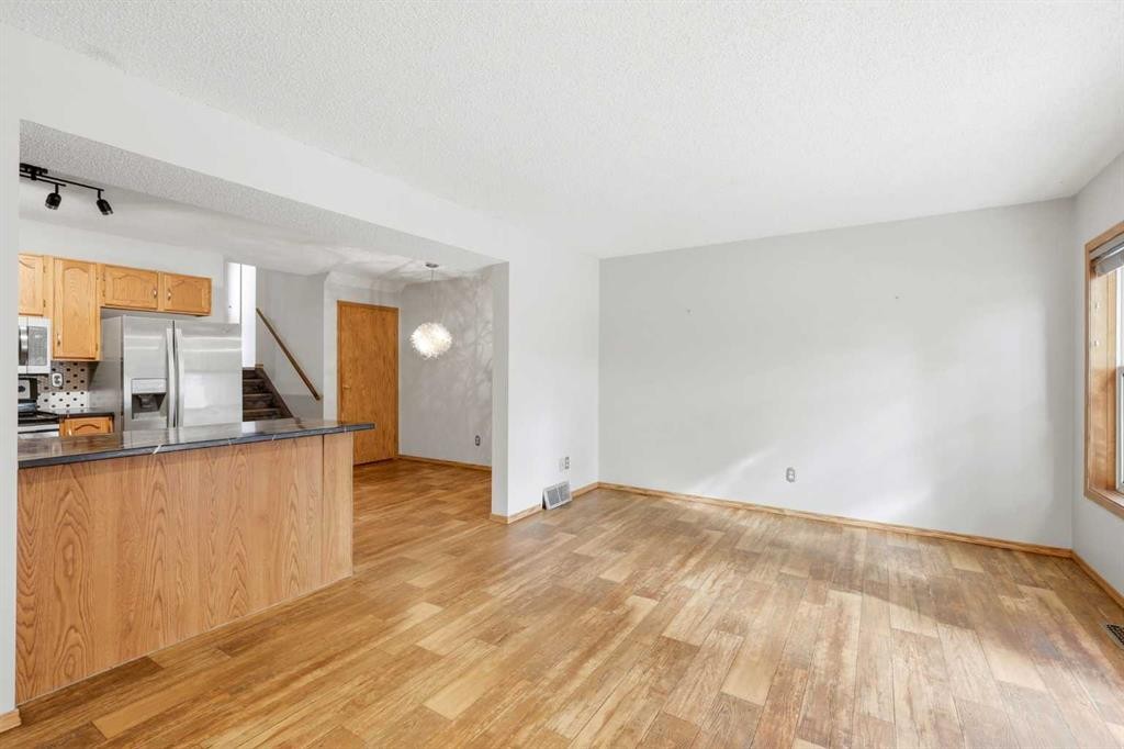 4B Millview Way Sw, Calgary, AB - Indoor Photo Showing Kitchen