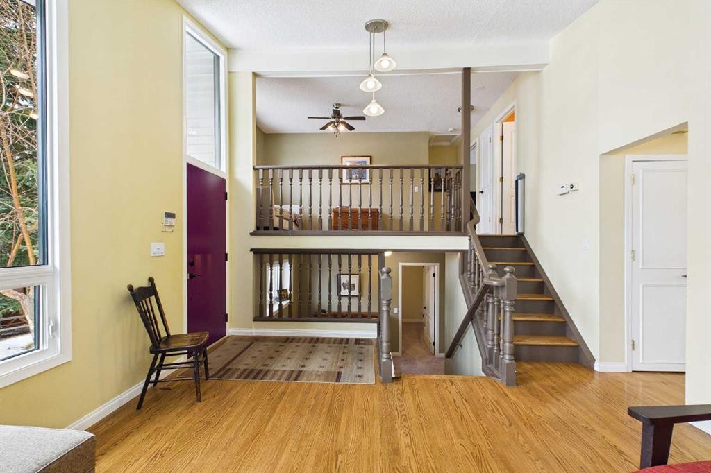 5219 Viceroy Drive Nw, Calgary, AB - Indoor Photo Showing Other Room