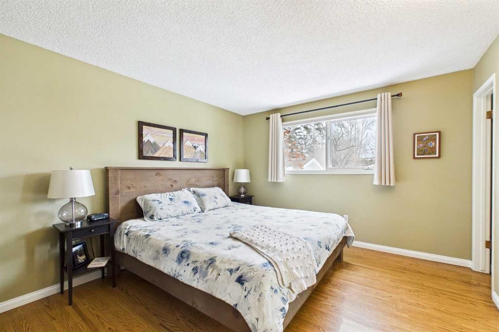 5219 Viceroy Drive Nw, Calgary, AB - Indoor Photo Showing Bedroom