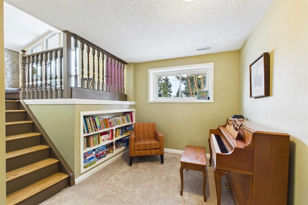 5219 Viceroy Drive Nw, Calgary, AB - Indoor