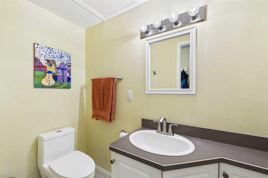 5219 Viceroy Drive Nw, Calgary, AB - Indoor Photo Showing Bathroom
