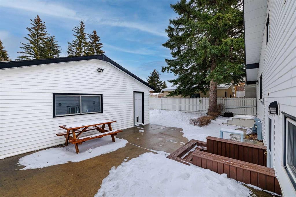 5219 Viceroy Drive Nw, Calgary, AB - Outdoor With Exterior