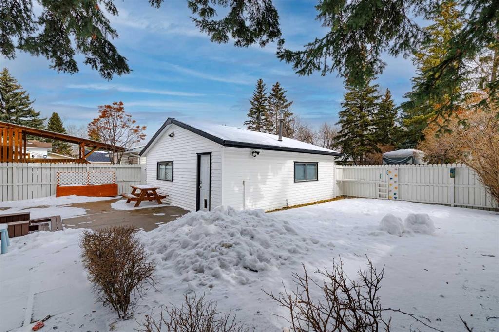 5219 Viceroy Drive Nw, Calgary, AB - Outdoor