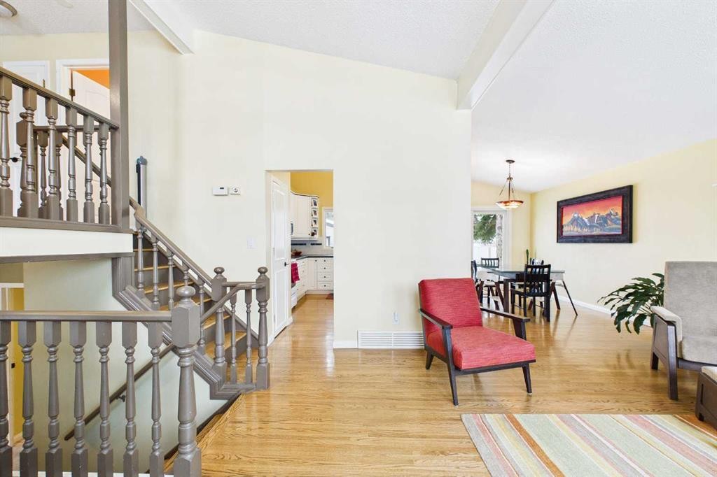 5219 Viceroy Drive Nw, Calgary, AB - Indoor Photo Showing Other Room