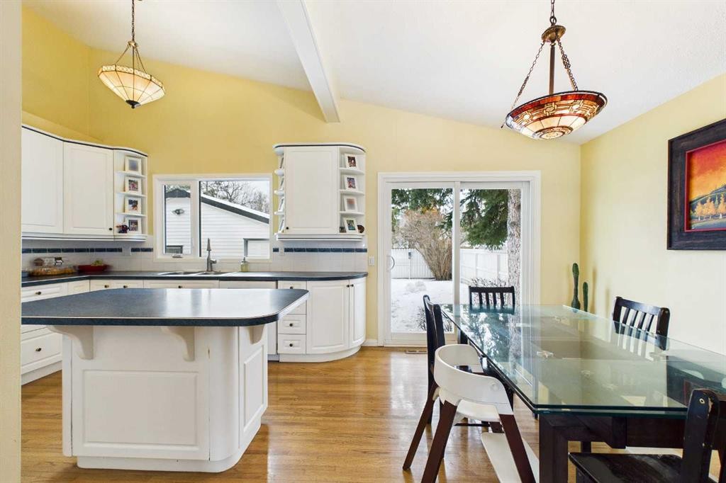 5219 Viceroy Drive Nw, Calgary, AB - Indoor Photo Showing Dining Room