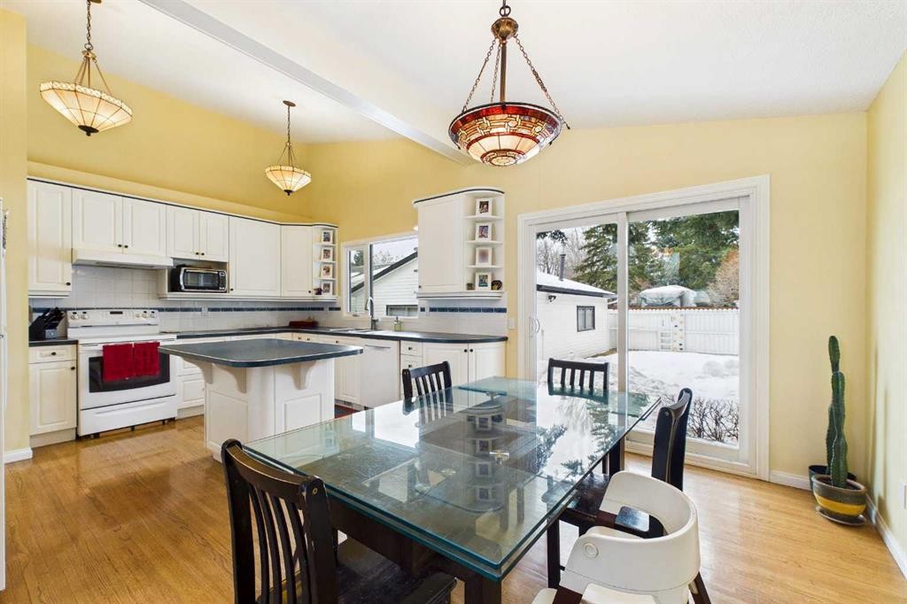 5219 Viceroy Drive Nw, Calgary, AB - Indoor Photo Showing Other Room