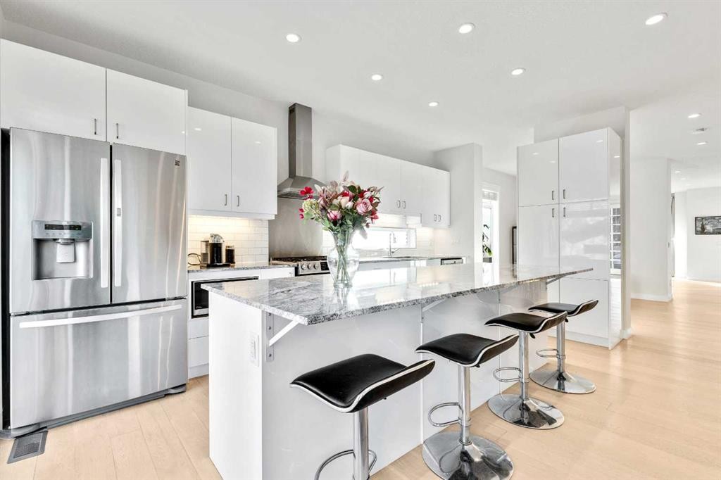 2728 Cochrane Road Nw, Calgary, AB - Indoor Photo Showing Kitchen With Upgraded Kitchen