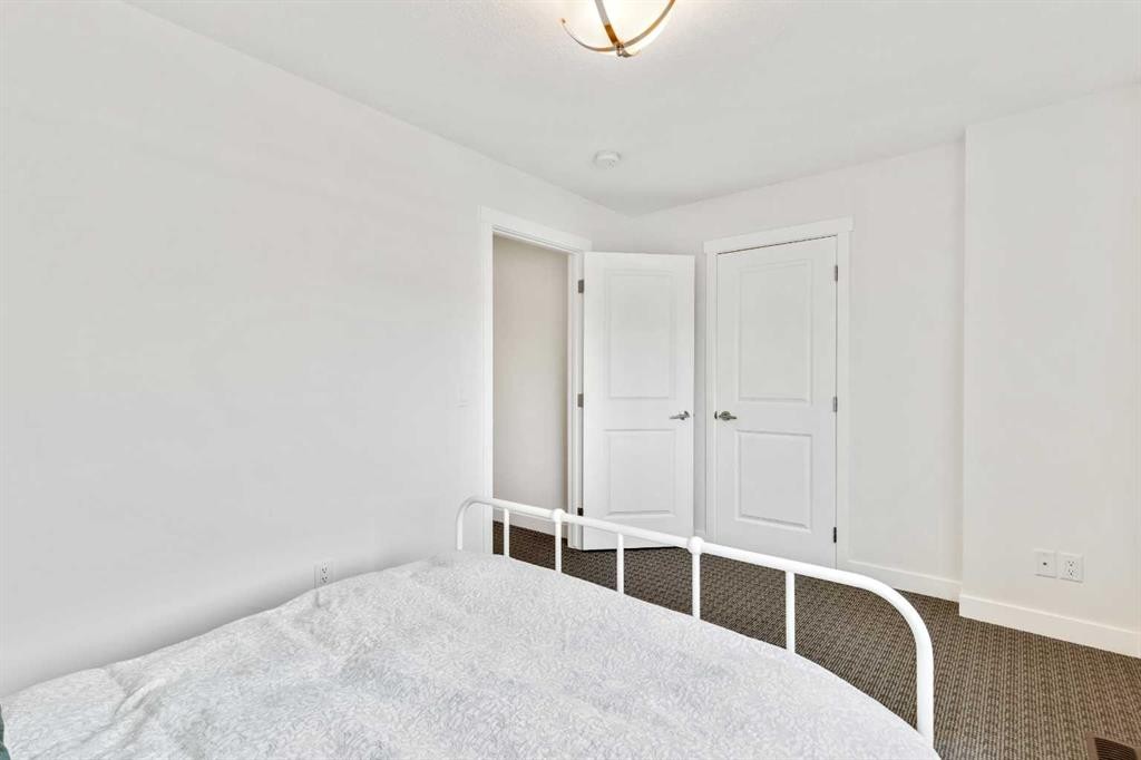 2728 Cochrane Road Nw, Calgary, AB - Indoor Photo Showing Bedroom