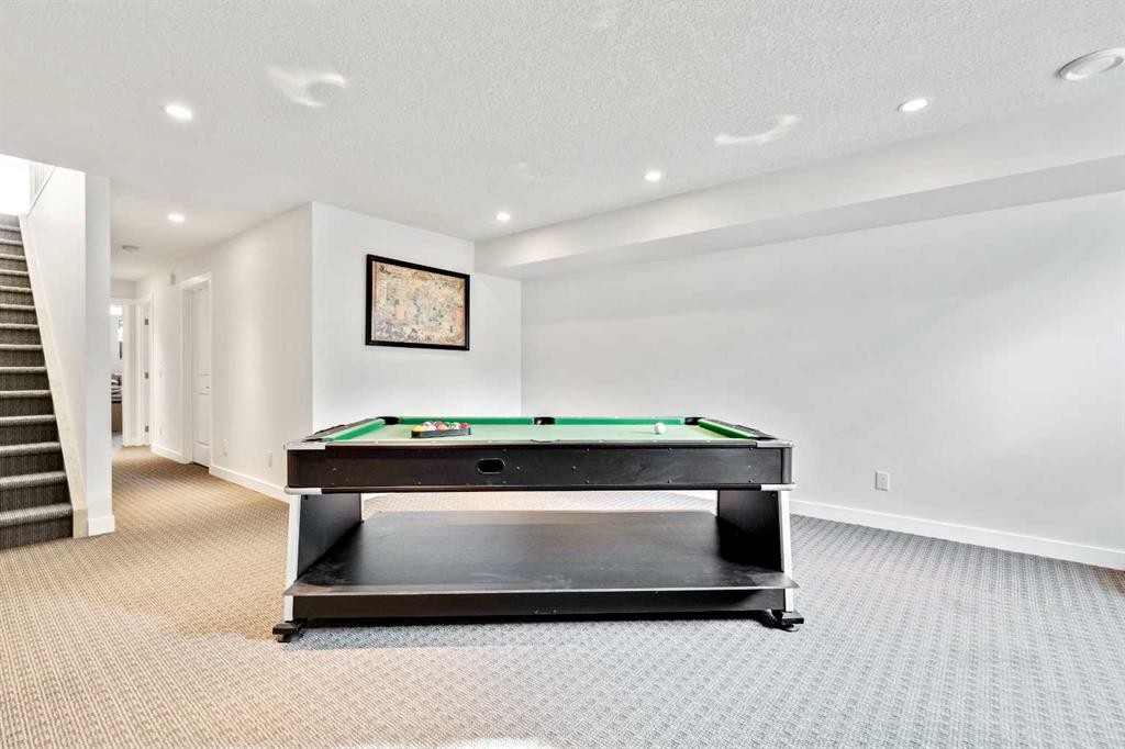 2728 Cochrane Road Nw, Calgary, AB - Indoor Photo Showing Other Room