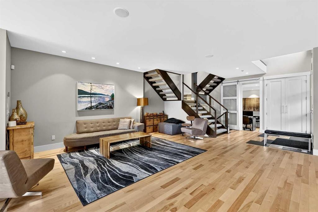 2718 19 Street Sw, Calgary, AB - Indoor
