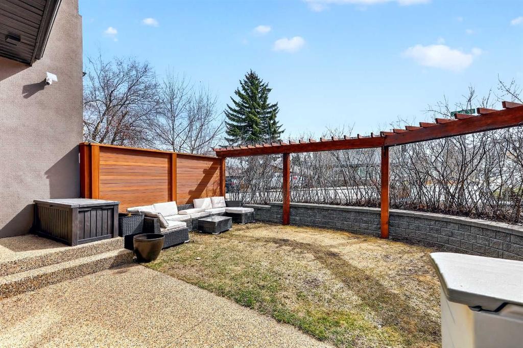 2718 19 Street Sw, Calgary, AB - Outdoor