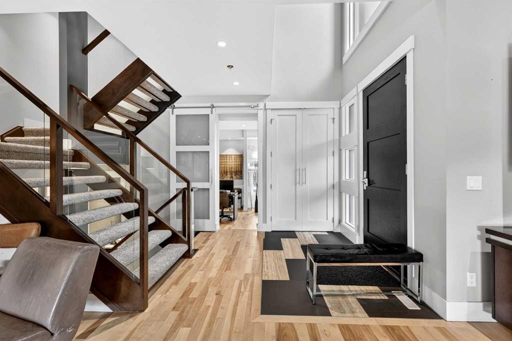 2718 19 Street Sw, Calgary, AB - Indoor Photo Showing Other Room