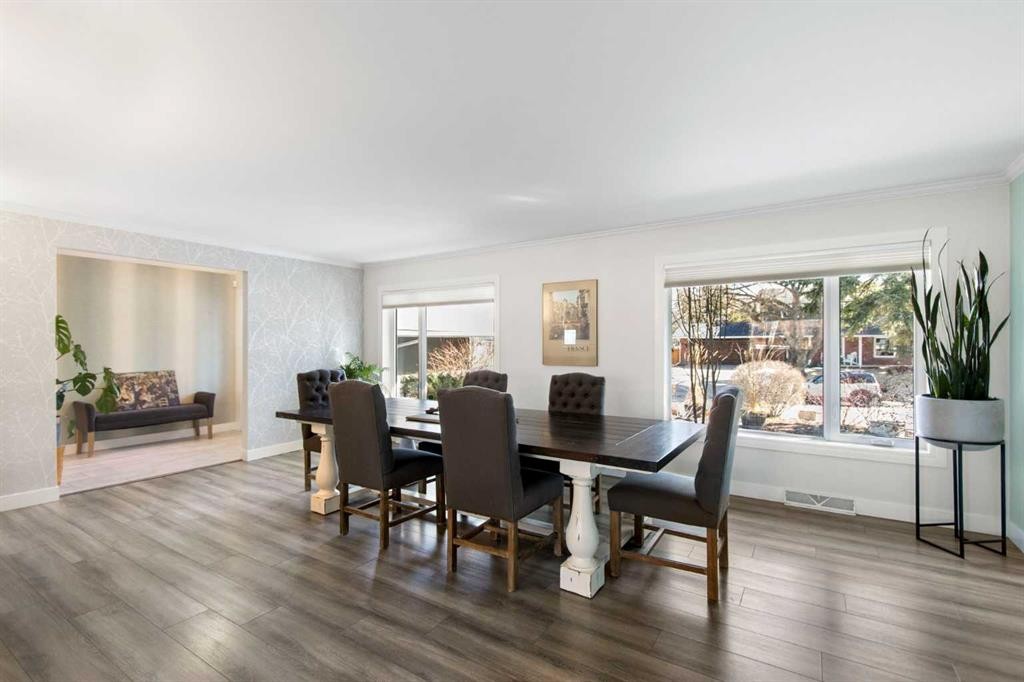 656 Willow Brook Drive Se, Calgary, AB - Indoor Photo Showing Dining Room