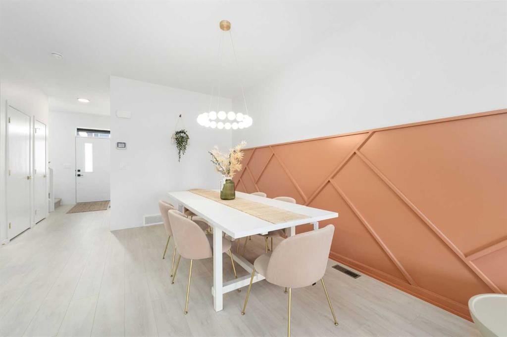 30 Edith Manor Nw, Calgary, AB - Indoor Photo Showing Other Room