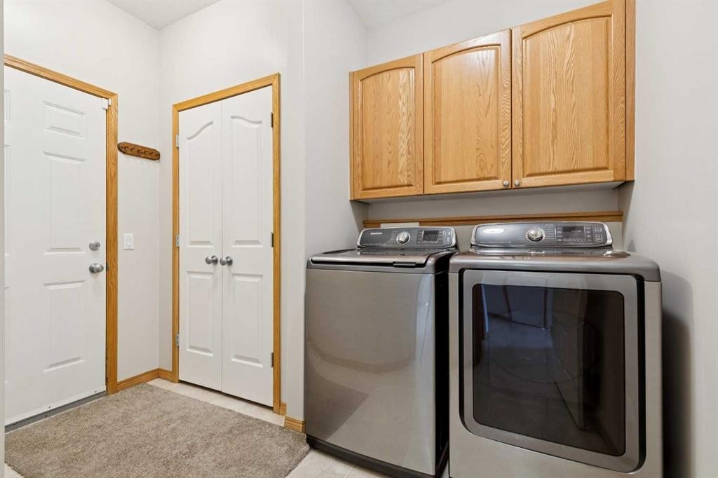 37 Cimarron Trail, Okotoks, AB - Indoor Photo Showing Laundry Room