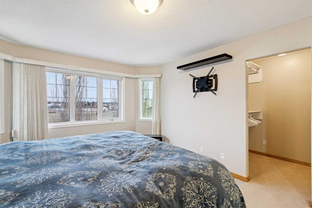 37 Cimarron Trail, Okotoks, AB - Indoor Photo Showing Bedroom