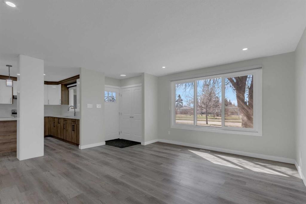 99 Dovercliffe Way Se, Calgary, AB - Indoor