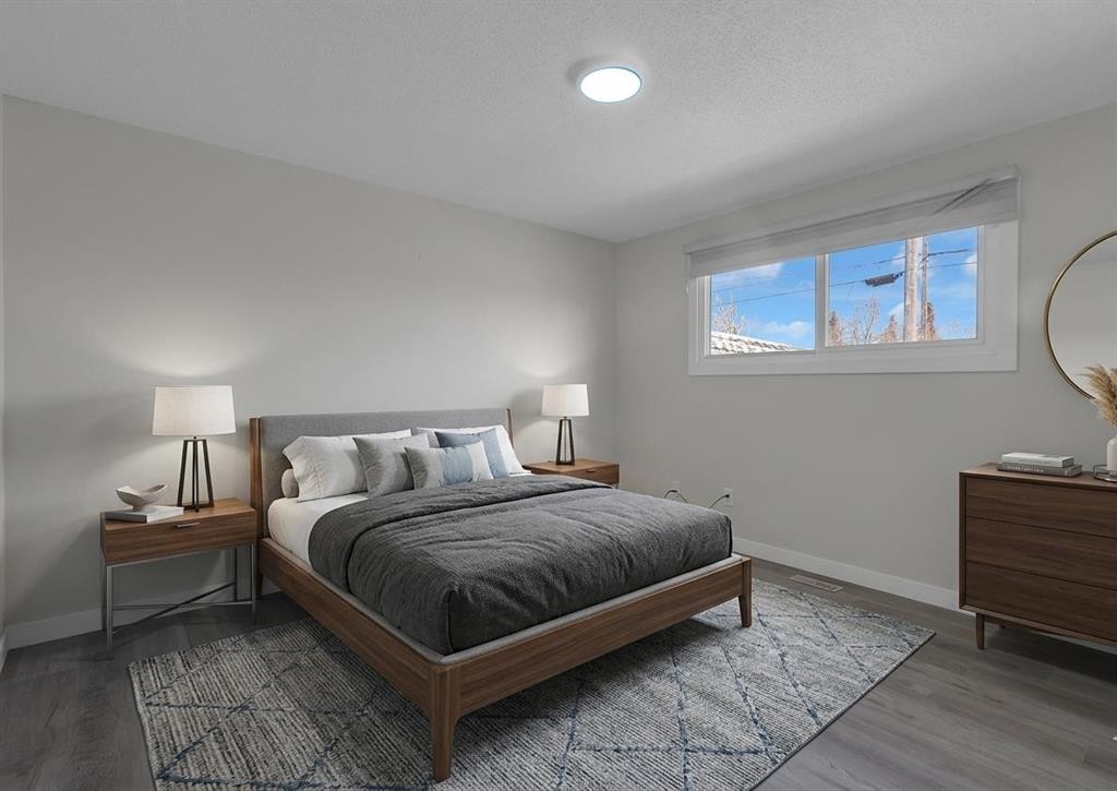 99 Dovercliffe Way Se, Calgary, AB - Indoor Photo Showing Bedroom