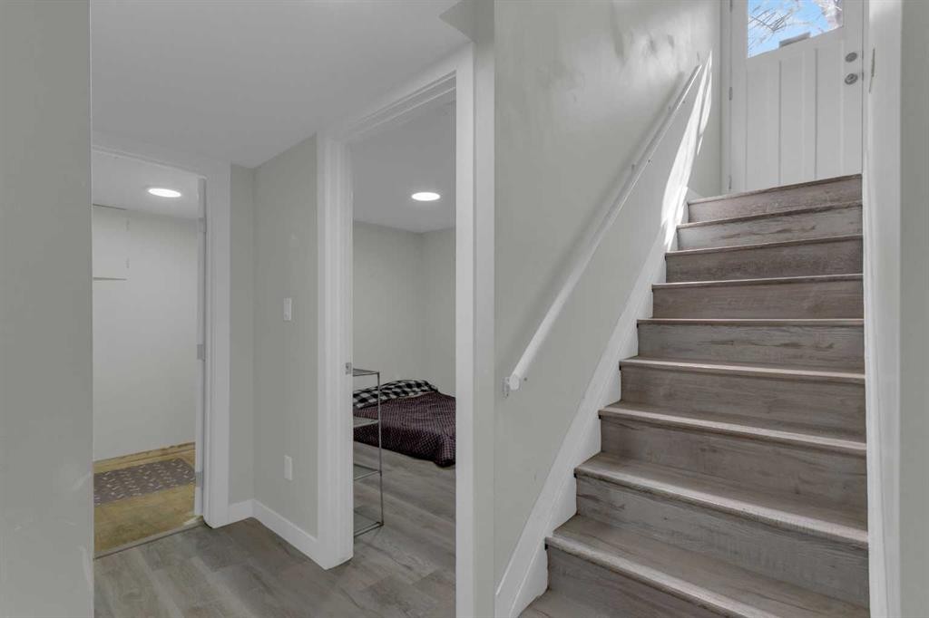 99 Dovercliffe Way Se, Calgary, AB - Indoor Photo Showing Other Room