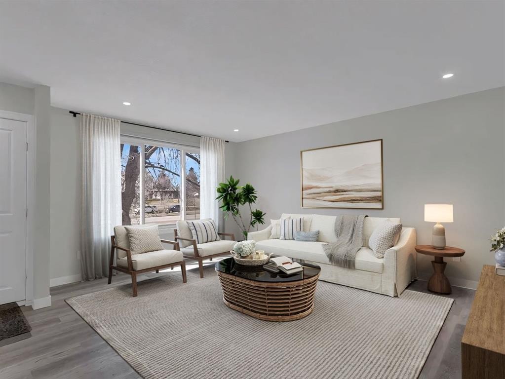99 Dovercliffe Way Se, Calgary, AB - Indoor Photo Showing Living Room