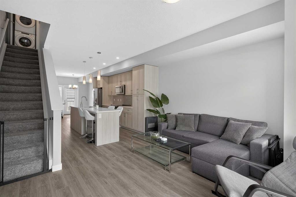 930 Sage Hill Grove Nw, Calgary, AB - Indoor Photo Showing Living Room