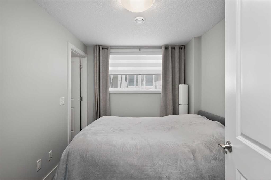 930 Sage Hill Grove Nw, Calgary, AB - Indoor Photo Showing Bedroom