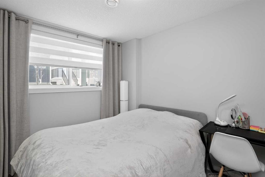 930 Sage Hill Grove Nw, Calgary, AB - Indoor Photo Showing Bedroom