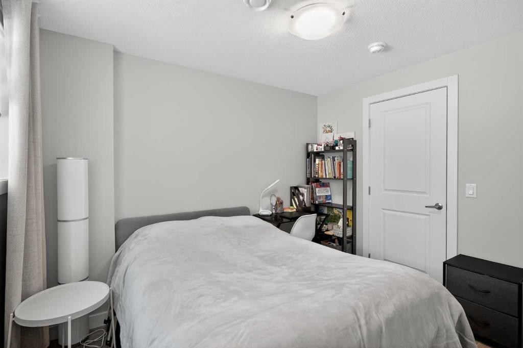 930 Sage Hill Grove Nw, Calgary, AB - Indoor Photo Showing Bedroom
