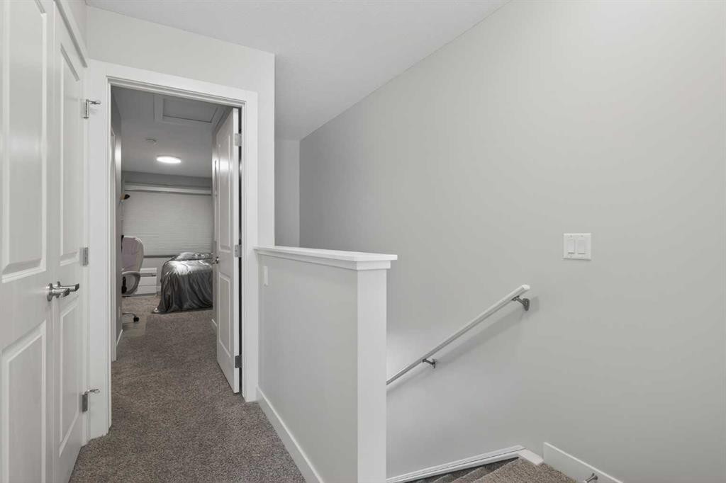 930 Sage Hill Grove Nw, Calgary, AB - Indoor Photo Showing Other Room