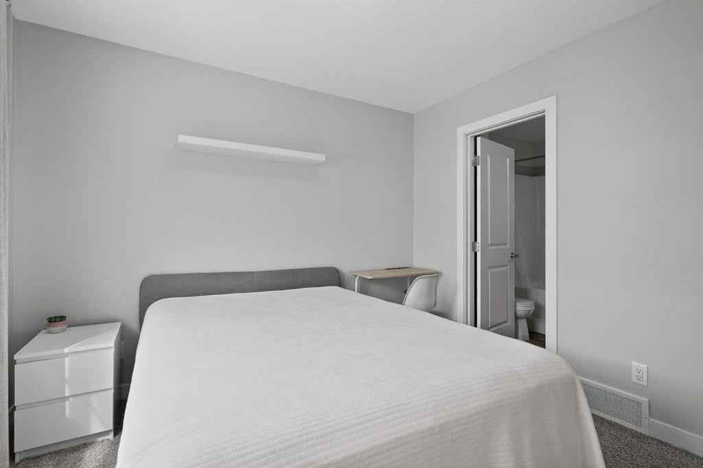 930 Sage Hill Grove Nw, Calgary, AB - Indoor Photo Showing Bedroom