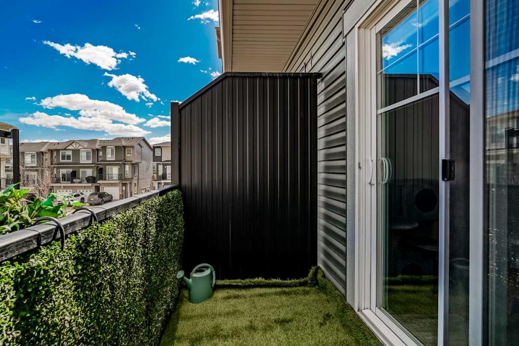 930 Sage Hill Grove Nw, Calgary, AB - Outdoor