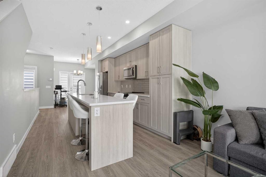 930 Sage Hill Grove Nw, Calgary, AB - Indoor Photo Showing Kitchen With Upgraded Kitchen