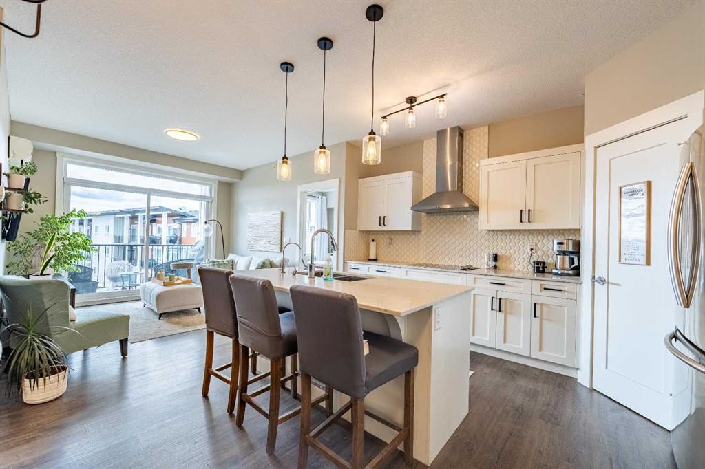 412-10 Walgrove Walk Se, Calgary, AB - Indoor Photo Showing Kitchen With Upgraded Kitchen