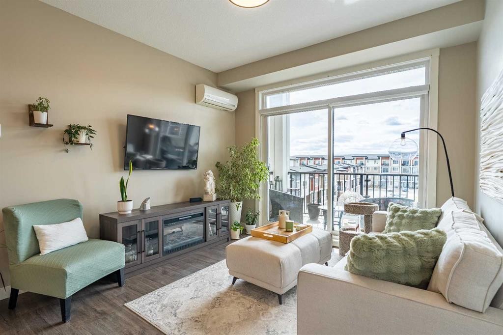 412-10 Walgrove Walk Se, Calgary, AB - Indoor Photo Showing Living Room