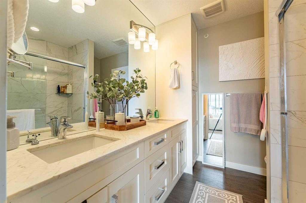 412-10 Walgrove Walk Se, Calgary, AB - Indoor Photo Showing Bathroom