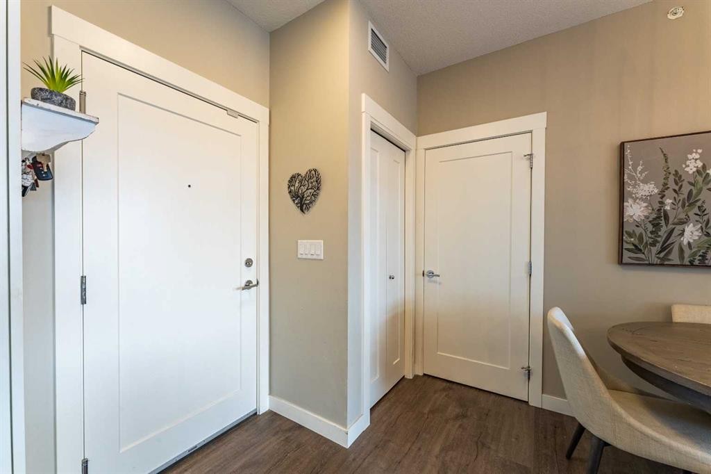 412-10 Walgrove Walk Se, Calgary, AB - Indoor Photo Showing Other Room
