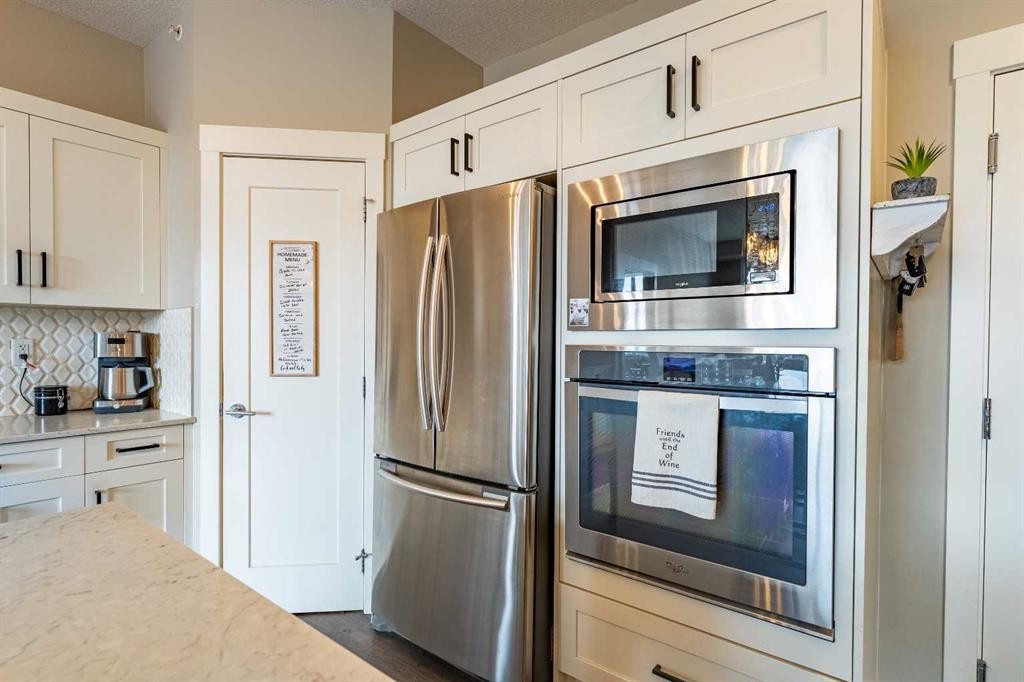 412-10 Walgrove Walk Se, Calgary, AB - Indoor Photo Showing Kitchen With Stainless Steel Kitchen